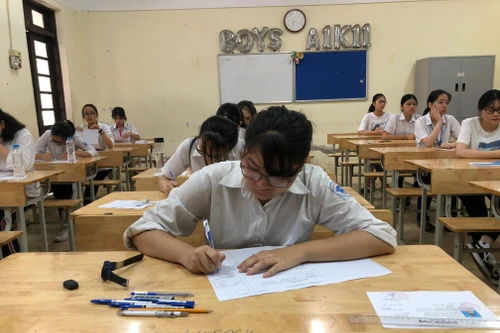 Trường chuyên nào của Hà Nội có số lượng học sinh đăng ký nhiều nhất?