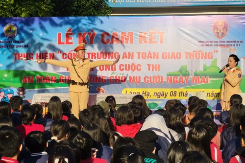 Công an Hà Nội phối hợp trường học triển khai mô hình cổng trường an toàn giao thông