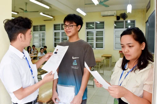 Trường đại học không được yêu cầu xác nhận nhập học trước 22/8