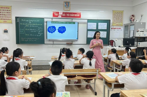 Học sinh tiểu học được tăng cường giáo dục kĩ năng công dân số