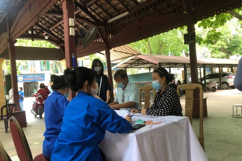 Ngày đầu xác nhận nhập học trực tuyến lớp 10 Hà Nội, nhiều học sinh quên mã định danh