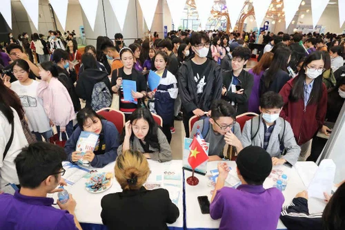 Thí sinh đăng ký thi đánh giá năng lực Đại học Quốc gia TP.HCM từ 22-1