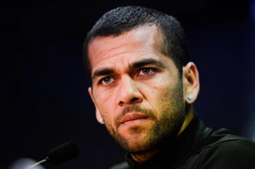 Dani Alves: “Nếu Barca thắng thì đó là nhờ trọng tài…”