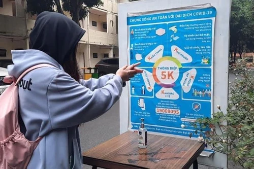 Lo không đủ lực đối phó F0, trường ĐH tiếp tục tạm dừng học trực tiếp