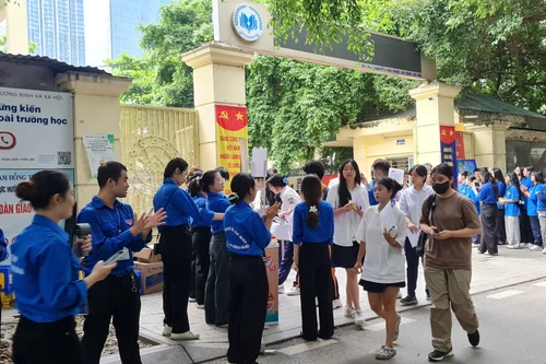 Buổi thi đầu tiên có 10 thí sinh bị đình chỉ thi