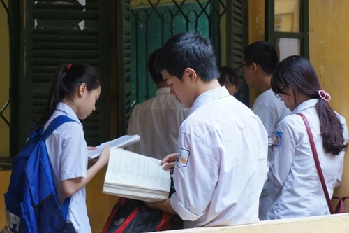 4 trường THPT chuyên của Hà Nội hạ nhiệt điểm chuẩn