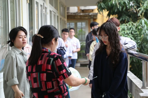 Bộ GD-ĐT lên tiếng về việc trường thuộc ĐHQG Hà Nội không tuyển thí sinh thấp bé