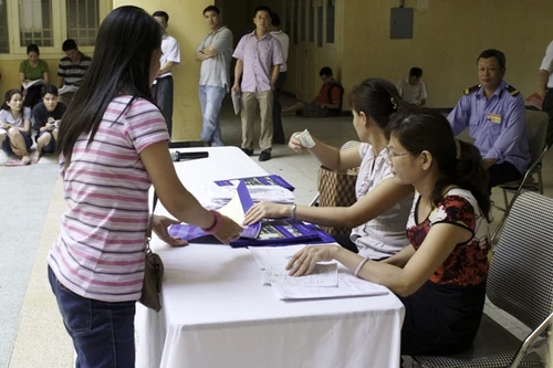 30 đường dây nóng các quận huyện để phản ánh và hỗ trợ về tuyển sinh đầu cấp