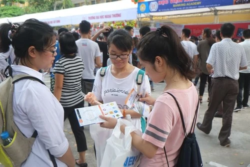 Điểm chuẩn ngành hot đại học Kinh tế quốc dân năm nay tăng nhẹ