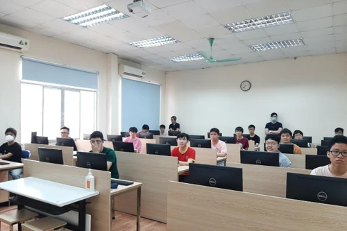 Gần 1 triệu thí sinh đăng ký dự thi trực tuyến, tiết kiệm hàng trăm tỉ đồng 