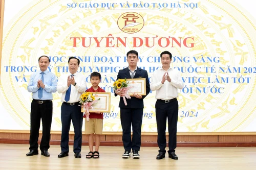 Nam sinh 11 tuổi được Giám đốc Sở GD-ĐT Hà Nội khen thưởng vì cứu bạn khỏi đuối nước