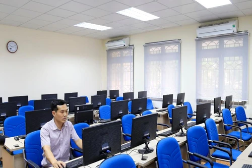 Khối phổ thông đi học bình thường trở lại, đại học quyết định học trực tuyến đến hết tuần
