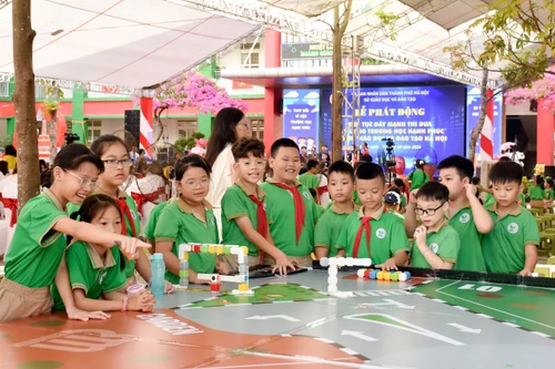 Học sinh Thủ đô trải nghiệm thực tế ngành nghề và tiếp cận 3.000 vị trí việc làm