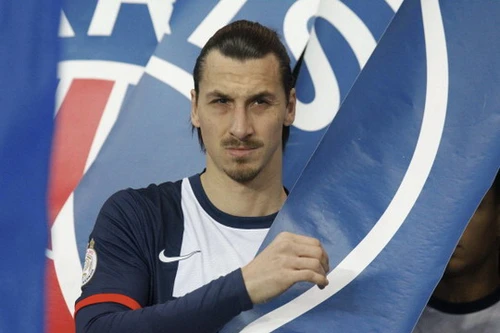 Làm phật ý Ibra, hai đầu bếp mất việc