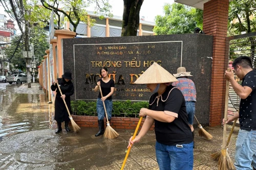 Trường học dừng tổ chức Trung thu để ủng hộ đồng bào bị bão lũ