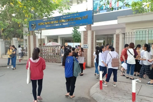 Trường THPT chuyên Ngoại ngữ ĐHQG Hà Nội bỏ xét tuyển thẳng, không cộng điểm ưu tiên