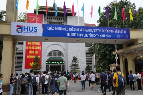 Điểm chuẩn vào trường THPT chuyên khoa học tự nhiên thấp kỷ lục