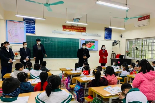 Ngoại thành học sinh tiểu học vẫn đến trường, Sở GD-ĐT Hà Nội yêu cầu tăng cường đảm bảo sức khoẻ do rét đậm