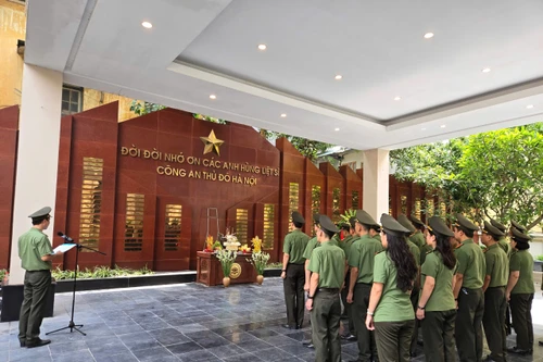 Lực lượng Thanh tra CATP tưởng niệm các anh hùng, liệt sỹ 