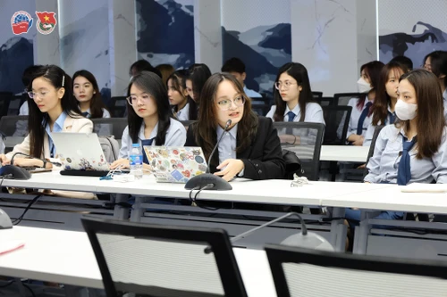 Học viện Ngoại giao lấy gần 9,5 một môn mới trúng tuyển ngành hot