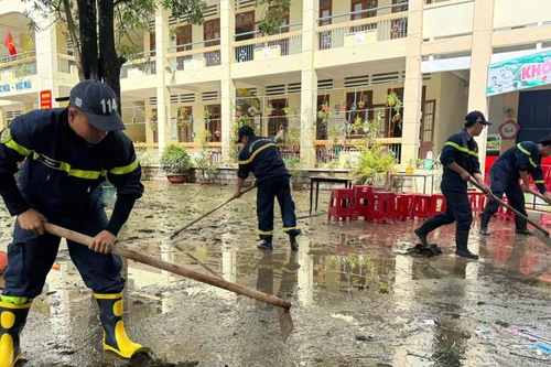 Khoảng 2.000 trường học bị ảnh hưởng bởi mưa lũ