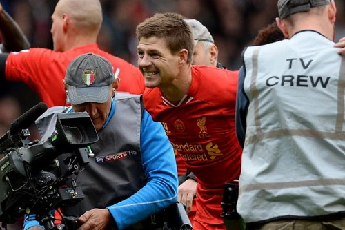 Gerrard vỡ òa cảm xúc sau chiến thắng nghẹt thở
