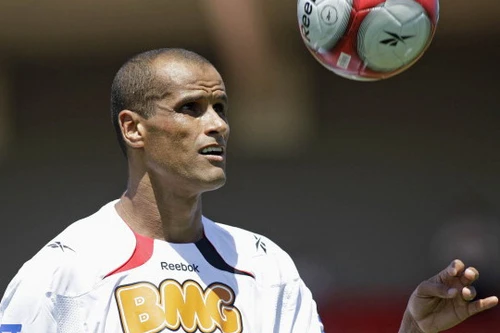 Huyền thoại Rivaldo giải nghệ ở tuổi 41