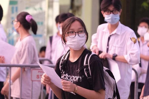 Thí sinh thi đại học khóc ròng vì không lường được điểm chuẩn "lạm phát" 