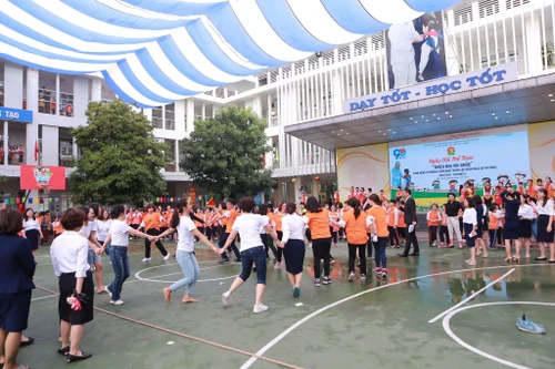 Phụ huynh địa bàn giáp ranh với Cầu Giấy muốn xin học gần nhà