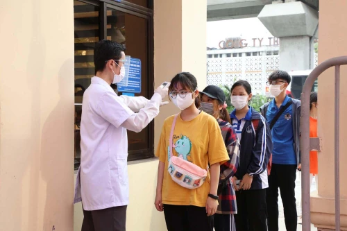 Cả nước có 18 học sinh lớp 12 trong diện F0 và 394 học sinh là F1