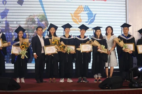 Chương trình nâng bước thủ khoa 2022 dự kiến xét tặng 120 suất học bổng