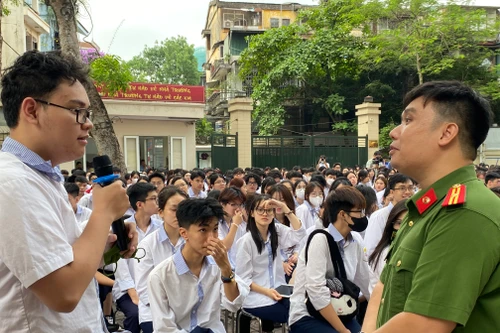 Học sinh Hà Nội học cách phòng ngừa tội phạm và tệ nạn ma túy