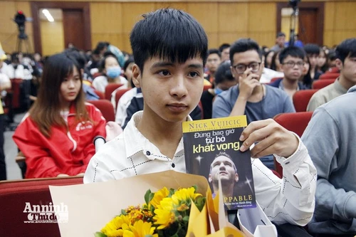 Ngô Văn Hiếu sát cánh cùng Nguyễn Tất Minh trong lễ khai giảng Đại học Bách khoa Hà Nội