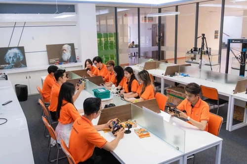 Hợp tác đào tạo trong lĩnh vực bán dẫn và sản xuất thông minh