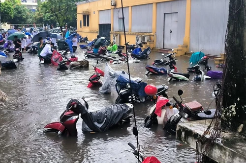 Hà Nội: Học sinh toàn thành phố nghỉ học từ ngày mai cho đến khi bão tan