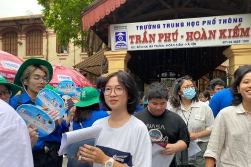 Bộ GD-ĐT nói gì về phản ánh đề thi quá khó?