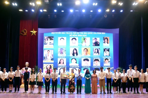 Hà Nội ra mắt 13 đội tuyển tham dự kỳ thi học sinh giỏi quốc gia năm học 2024-2025