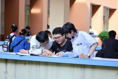 Thông tin sự cố 4 thí sinh thi đánh giá năng lực bị chậm giờ làm bài