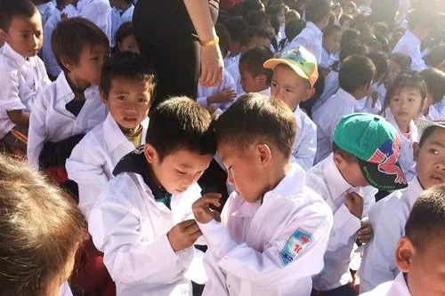 Học sinh nhiều tỉnh miền núi phía Bắc phải nghỉ học vì rét đậm kéo dài