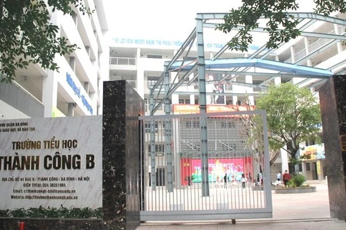 Phụ huynh chờ xác minh nguyên nhân nhiều học sinh tiểu học Thành Công B bị đau bụng