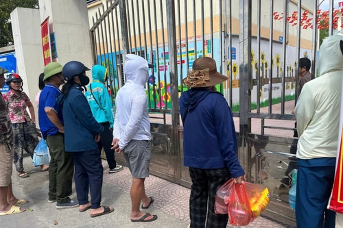 Hôm nay, trường Tiểu học Cự Khê ổn định tổ chức bữa ăn bán trú cho học sinh 