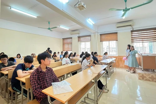 Dự kiến điểm chuẩn ngành sư phạm tăng mạnh