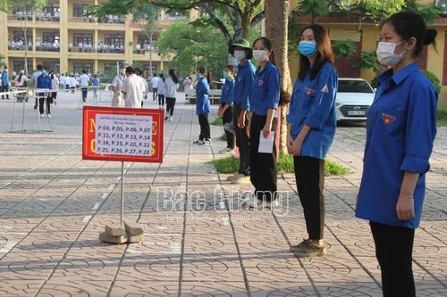 Thêm nhiều địa phương tạm dừng cho học sinh đến trường vì Covid-19 lan nhanh