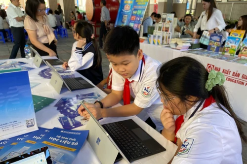 Mô hình trường học số tiết kiệm thời gian quản lý, chấm bài, tổ chức lớp học