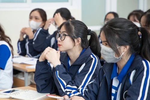 Học bổng tối đa 100 triệu đồng/năm cho nghiên cứu sinh xuất sắc 