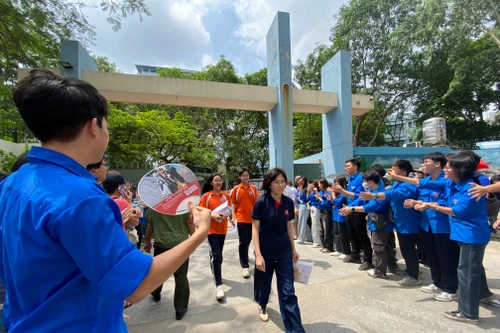 Kết thúc ngày thi đầu tiên: Vẫn có thí sinh vi phạm mang điện thoại vào phòng thi
