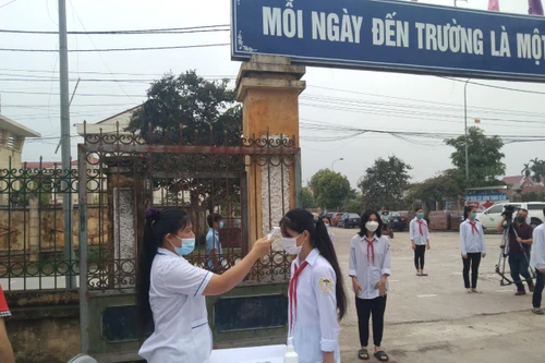 Thêm học sinh lớp 9 của 17 huyện, thị xã Hà Nội trở lại trường từ 22-11