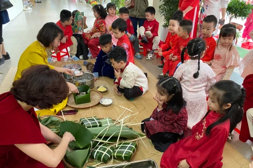 Giáo viên trường công thí điểm đặt hàng dịch vụ giáo dục sẽ được thưởng Tết theo Nghị định mới