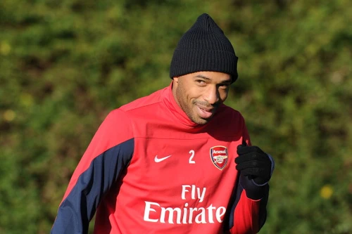 Henry chào mời Puyol đến Mỹ chơi bóng