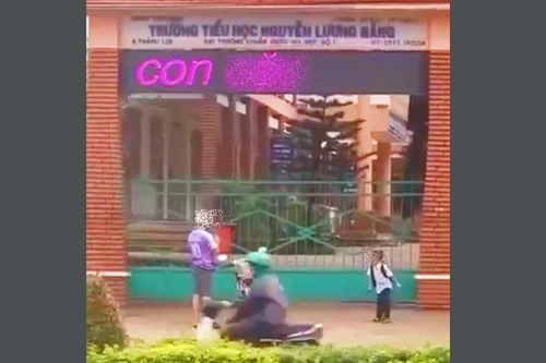 Bảng LED điện tử trường học bị học sinh đổi sang nội dung phản cảm